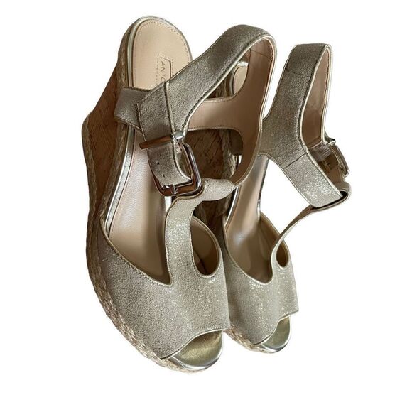 ANTONIO MELANI MAREE T-STRAP
GOLD WEDGE size 9 - Picture 12 of 16